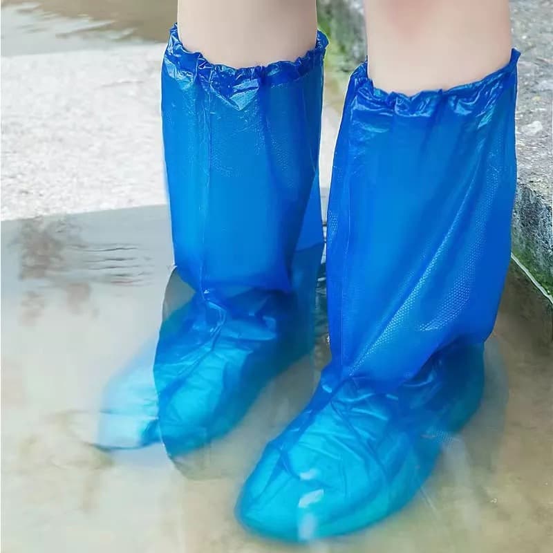 Disposable rainproof shoe covers, high-top, over-the-knee, thickened plastic foot covers, waterproof for water parks, rafting, and aquaculture farms.