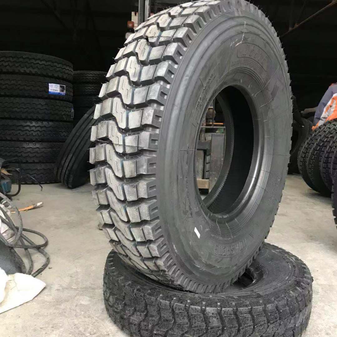 Huasheng Factory's Compassen 12.00R20, 11.00R20, and 10.00R20 HS918 Medium-Pattern Steel Wire Tires
