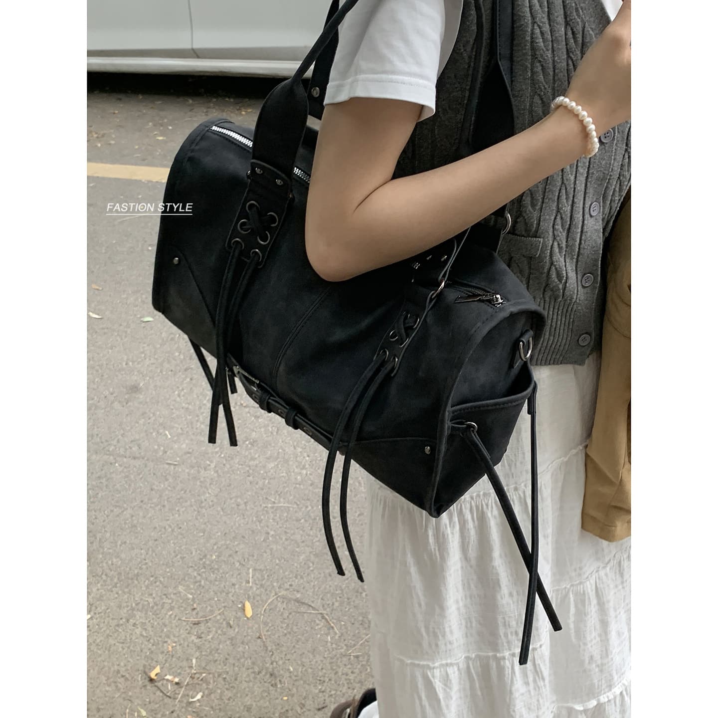 Retro Handheld Motorcycle Bag for Women 2025 New Minimalist Pillow Bag Premium Shoulder Bag Large Capacity Underarm Bag