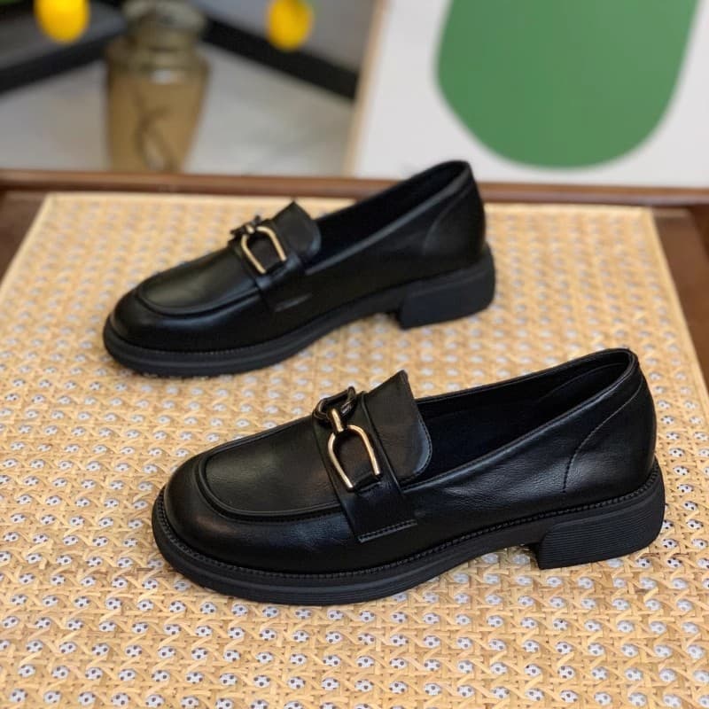 Top-grain cowhide leather slip-on loafers with soft soles, women's shoes, 2025 Spring/Summer new style flat shoes.