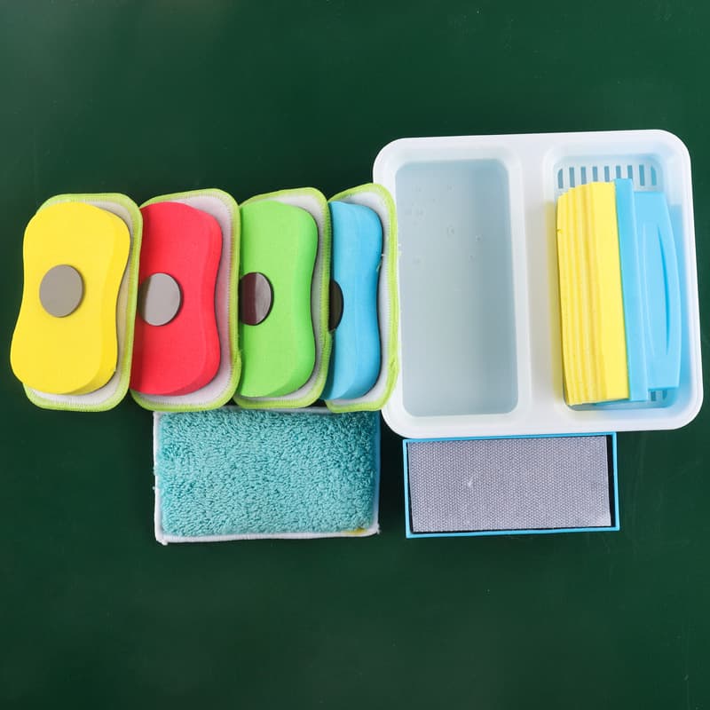 Magnetic whiteboard eraser with velvet sponge, water-soluble chalk eraser, removable and washable, suitable for school offices and teaching blackboards.