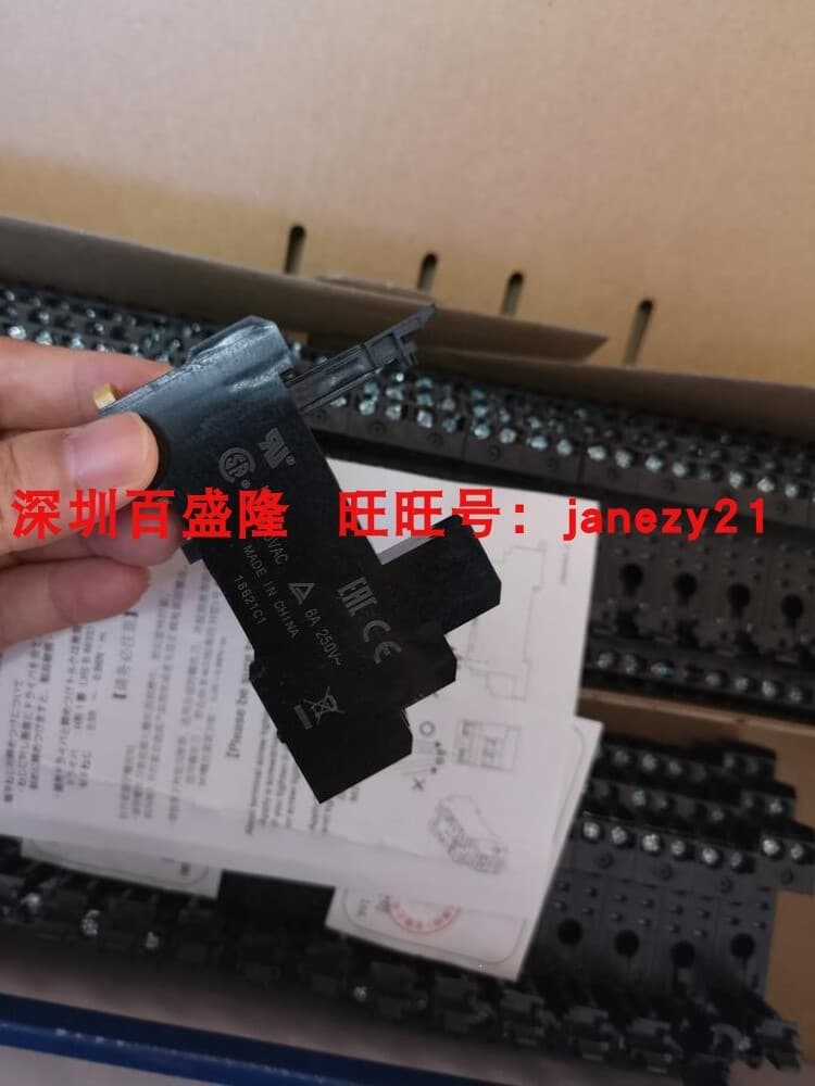 /Original brand new genuine relay base P2RF-08-E P2RFZ-08-E -PU now
