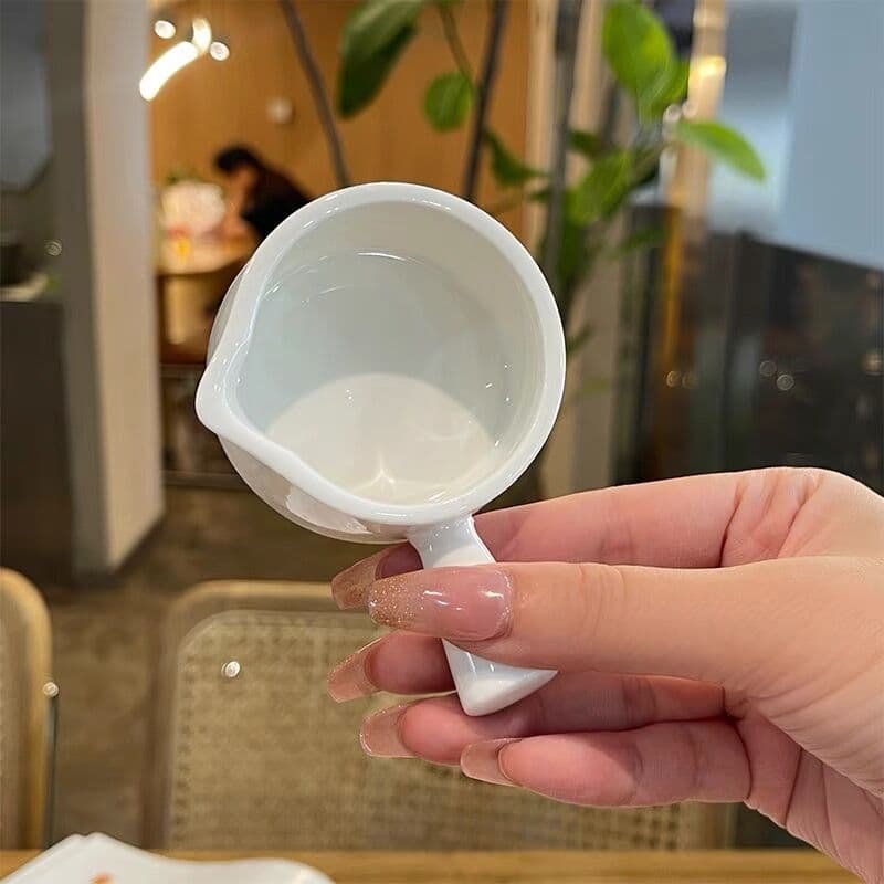 Ceramic commercial small milk jug, milk pitcher with handle, milk cup, milk jug, coffee utensil, Western restaurant steak sauce concentrator