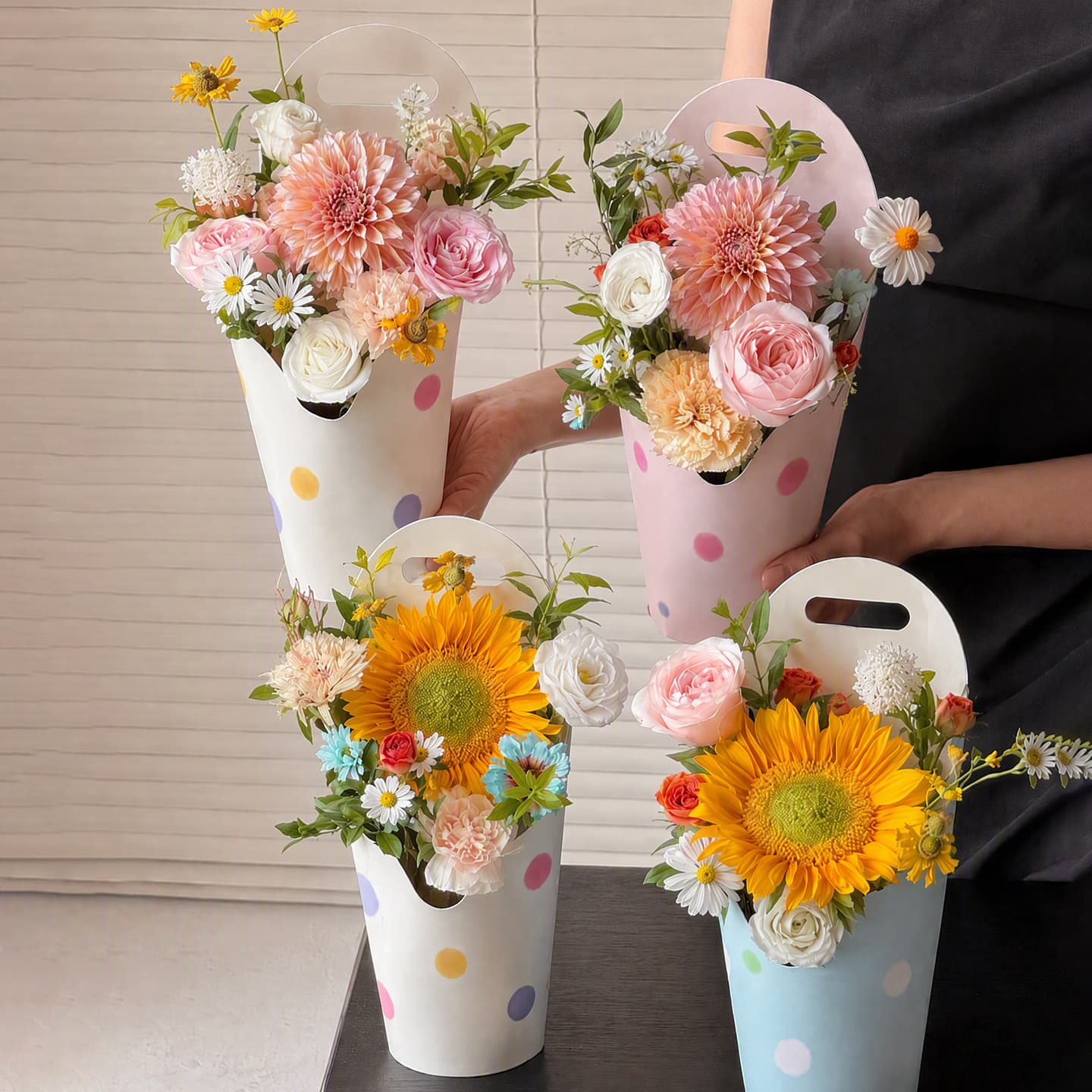 Teacher's Day Sweet Bubble Flower Bouquet Handheld Box Floral Decorative Box Gift for Teacher, Office Desk Ornament Flower Arrangement