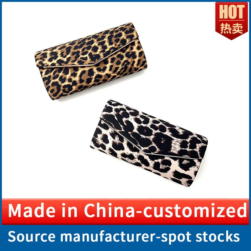 Autumn and winter high-end clutch bag evening bag for women 2025 new brown leopard print small square bag crossbody shoulder bag trendy