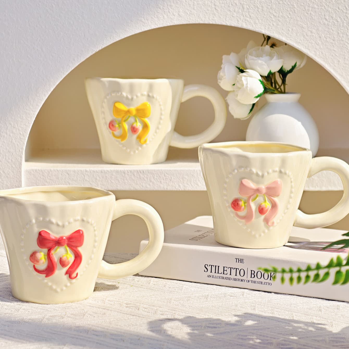 Ins-style Creative Hand-pinched Relief Bow Strawberry Internet-famous High-end Ceramic Coffee Mug