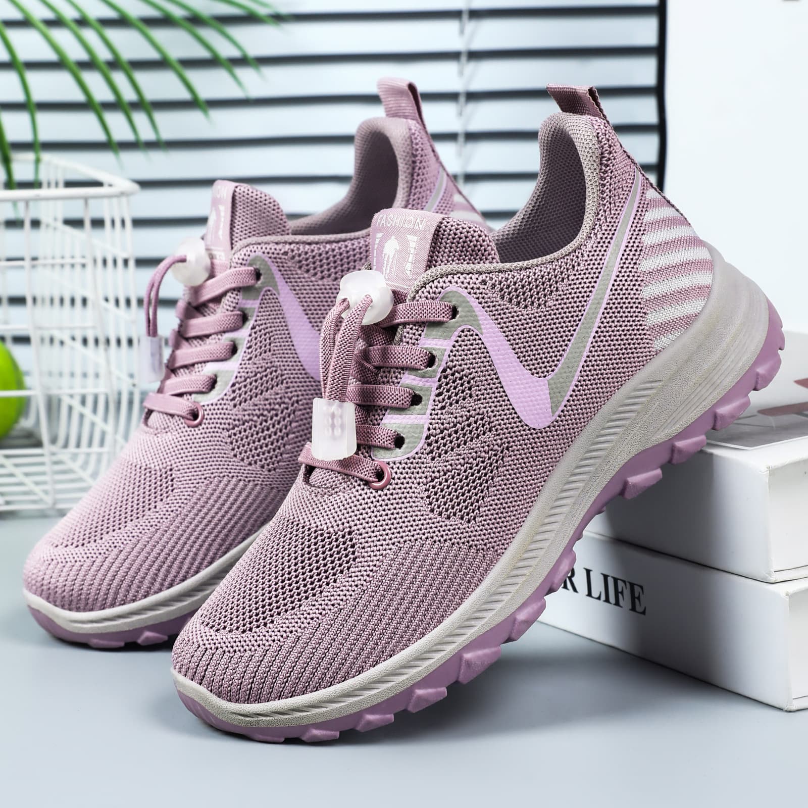Women's Spring Fly-Knit Walking Shoes, Soft Sole Comfortable Casual Shoes, Low-Cut Breathable Single Shoes, Fashionable Versatile Mesh Shoes