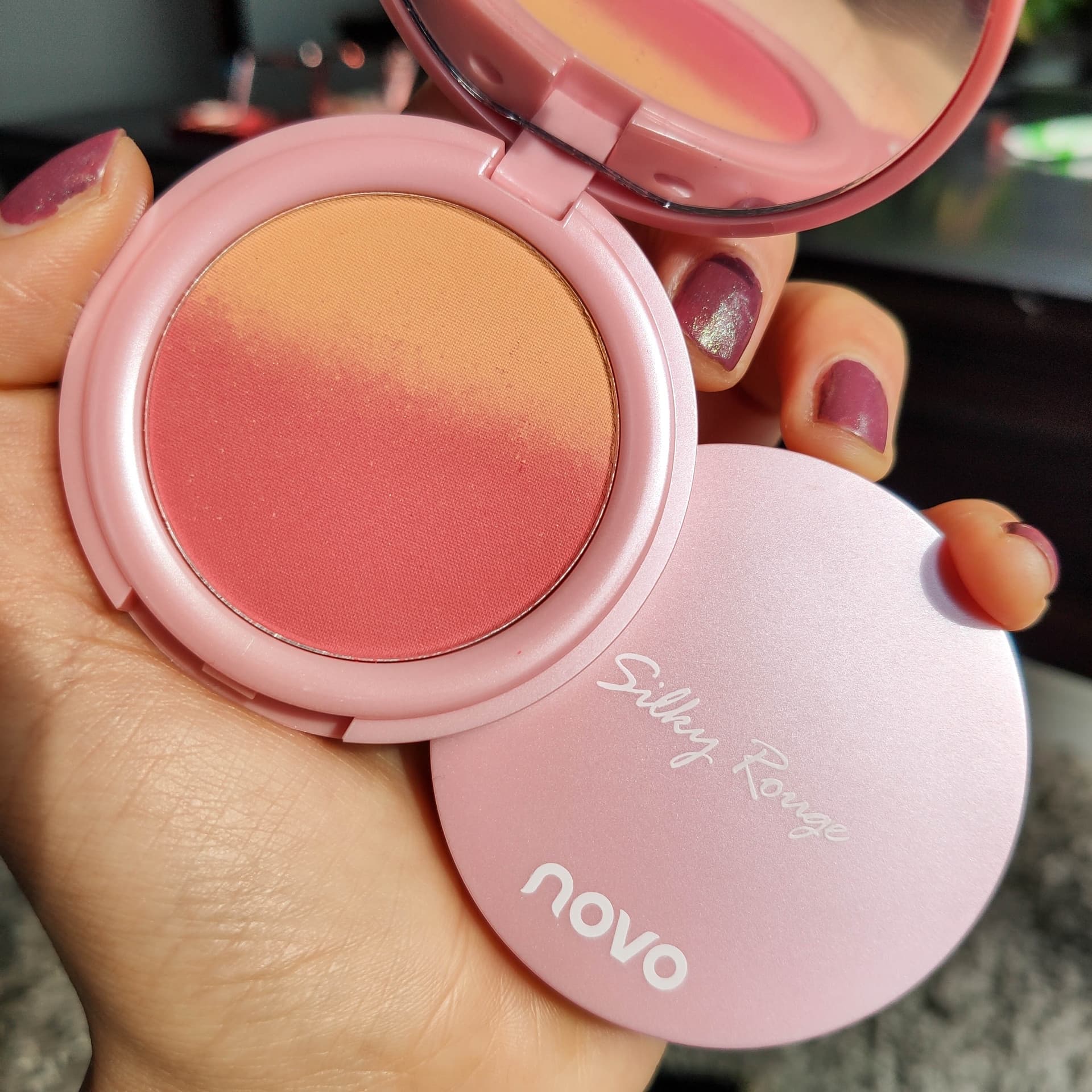 NOVO Sweet Pink Two-Tone Gradient Blush Palette for Women, Enhances Complexion, Natural Matte with Fine Shimmer, Contour and Rouge