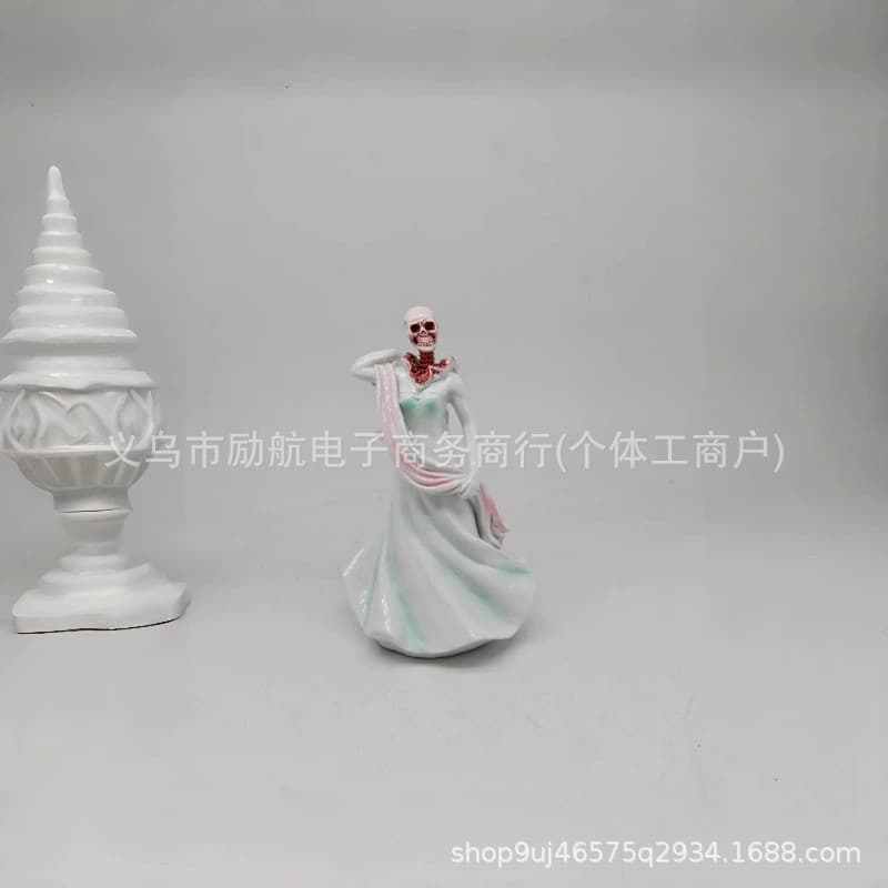 New Cross-border Halloween Broken Ladies Ceramic Art Figure Resin Sculpture Ornament