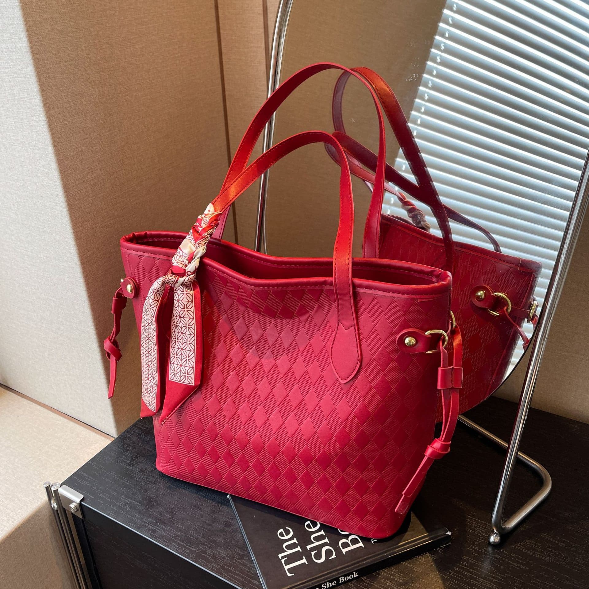 Large Capacity Wedding Bag for Women 2023 New Stylish Bride Bag Commuter Shoulder Bag Versatile Trendy Tote Bag