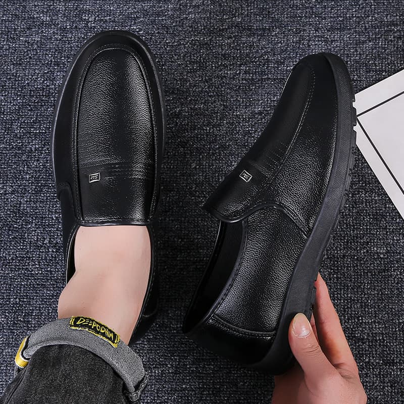 New Men's Autumn/Winter Leather Shoes, Fashionable and Versatile Business Casual Shoes, Anti-Slip Soft Sole for Middle-Aged and Elderly Fathers
