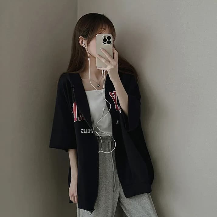 Cross-border wholesale short-sleeved black sweater women's 2023 spring and summer Korean sporty loose hoodie zipper cardigan niche