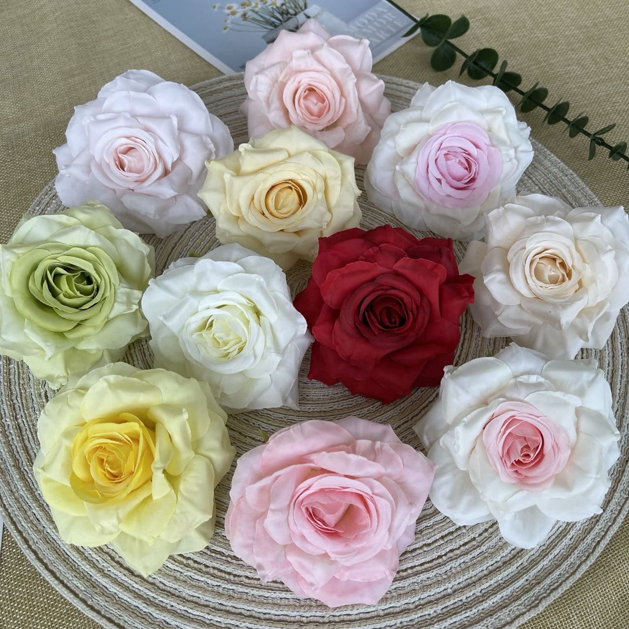 New curled rose head rose flower simulation flower head flower arrangement guide fake flower wedding ceremony indoor scene