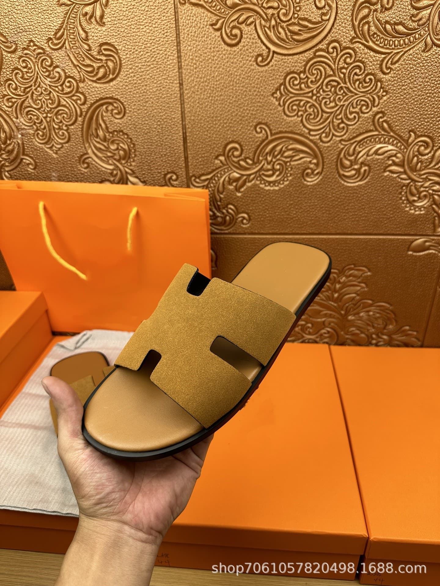 Top-layer cowhide European 2025 slippers for men, summer outdoor trendy genuine leather one-strap men's fashion brand lightweight popular style