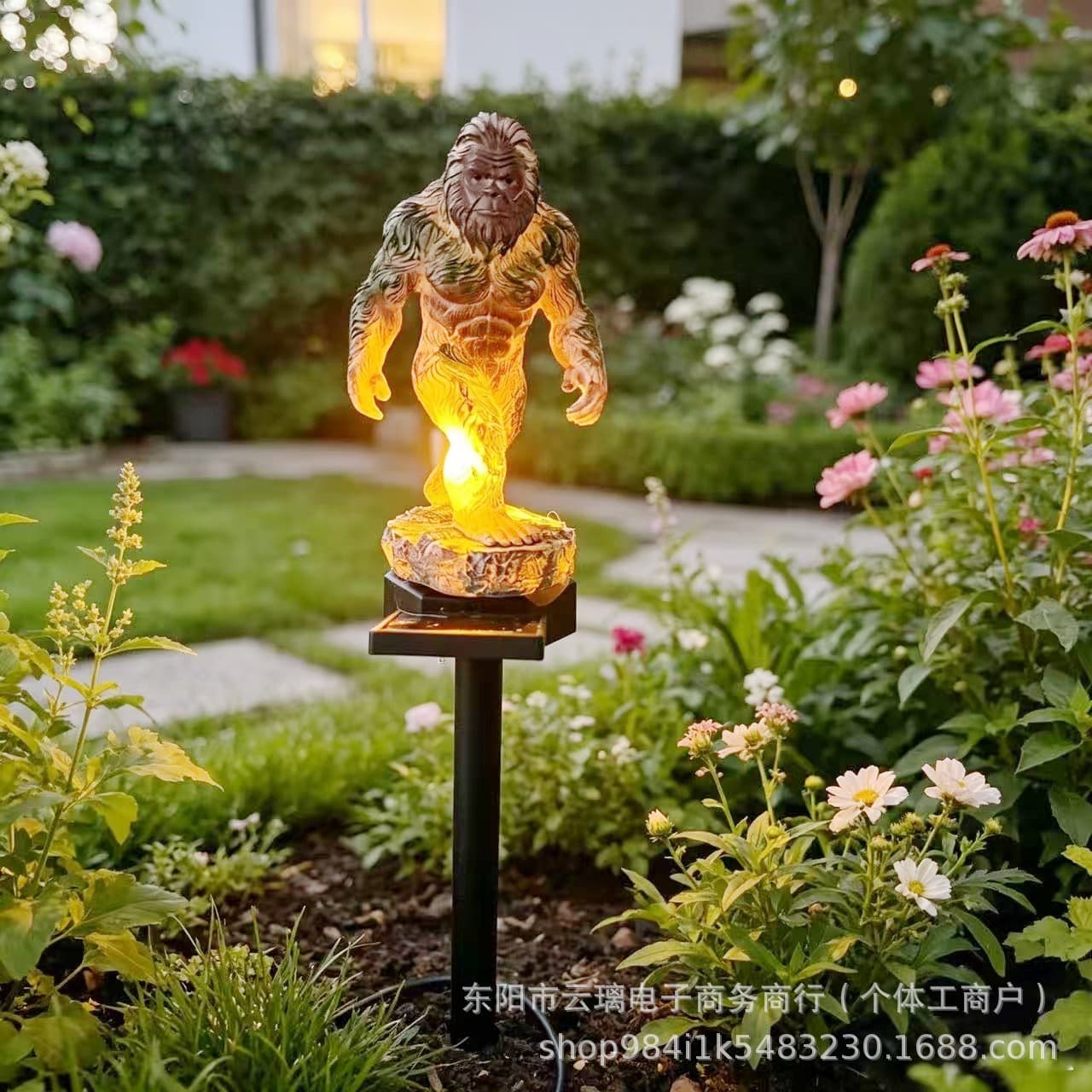 Cross-border new hot model 2026 spaceship orangutan resin solar panel funny outdoor garden resin lamp
