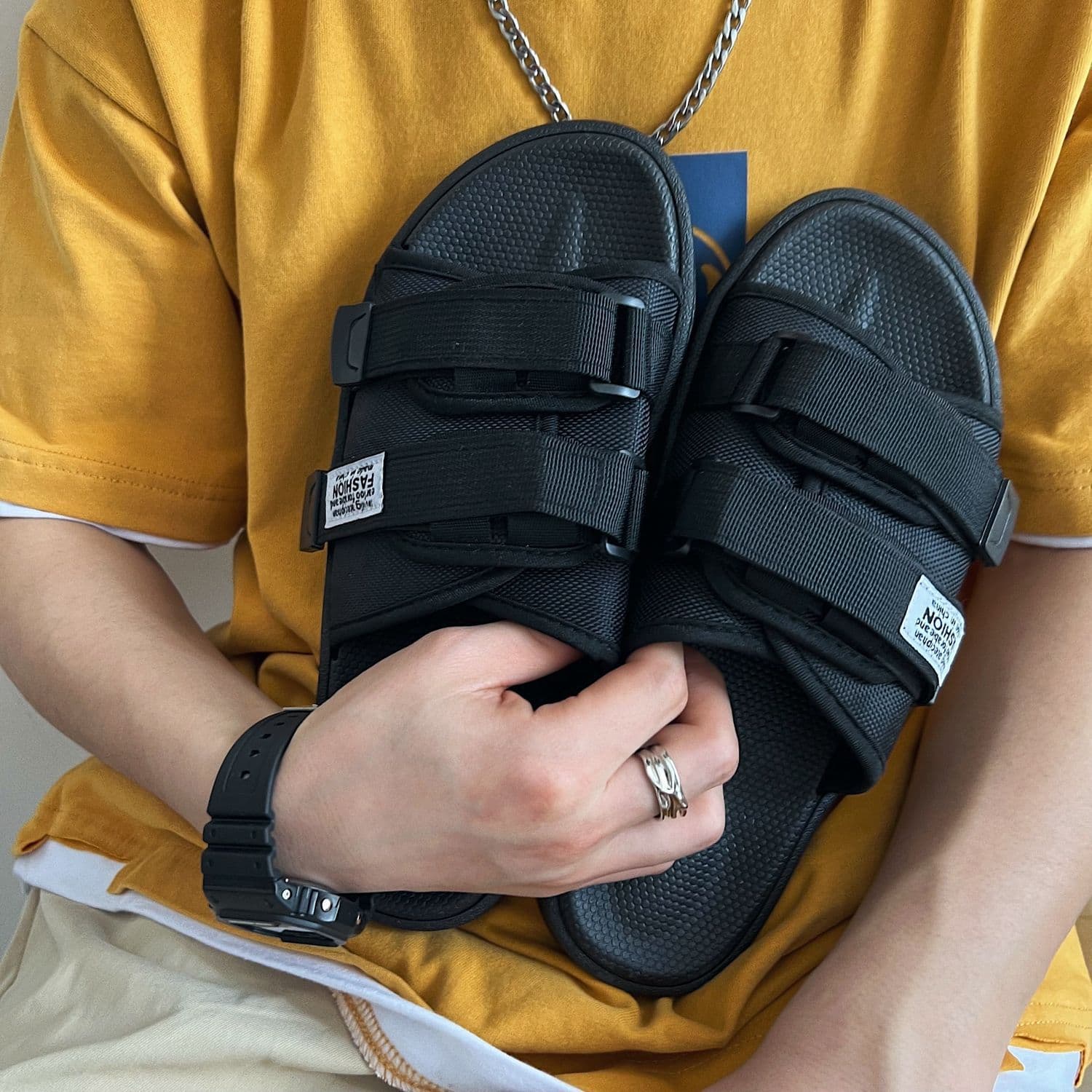 2025 Summer New Beach Sandals Outdoor Flip Flops Anti-Slip Odor-Resistant Korean Style Casual Men's Slippers Fashion