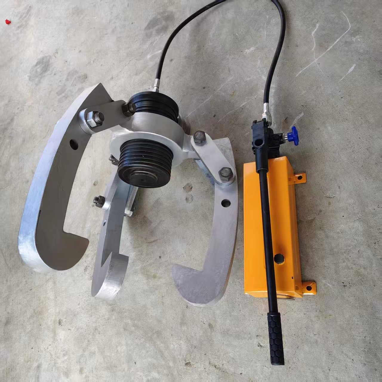 Sunshine Machinery specializes in producing hydraulic pullers, manual pullers, electric pullers, and split-type pullers.
