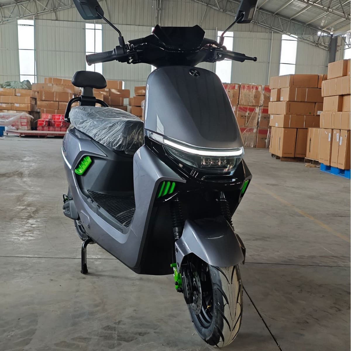 Wuxi High-Speed Electric Motorcycle Export, High Horsepower, Hill Climbing, Xiaojiu Lithium Lead-Acid for Both Men and Women