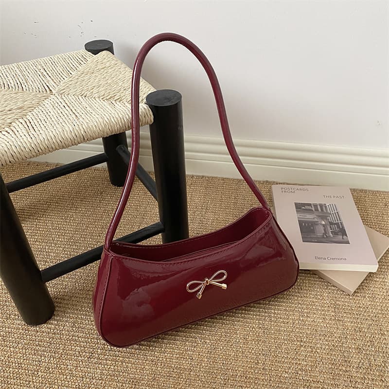 Cross-Border Women's Baguette Bag 2026 French Style Solid Color Fashion Trendy Design Textured Lacquer Finish Simple Shoulder Underarm Bag