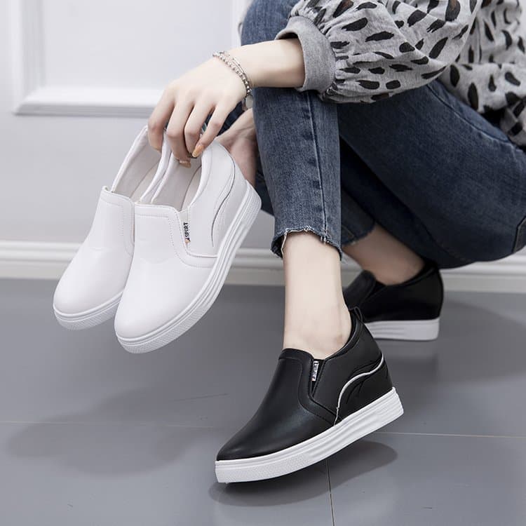 Trendy Korean style comfortable and breathable single shoes, slip-on inner height increasing women's shoes, 2024 autumn wedge-heeled thick-soled white shoes