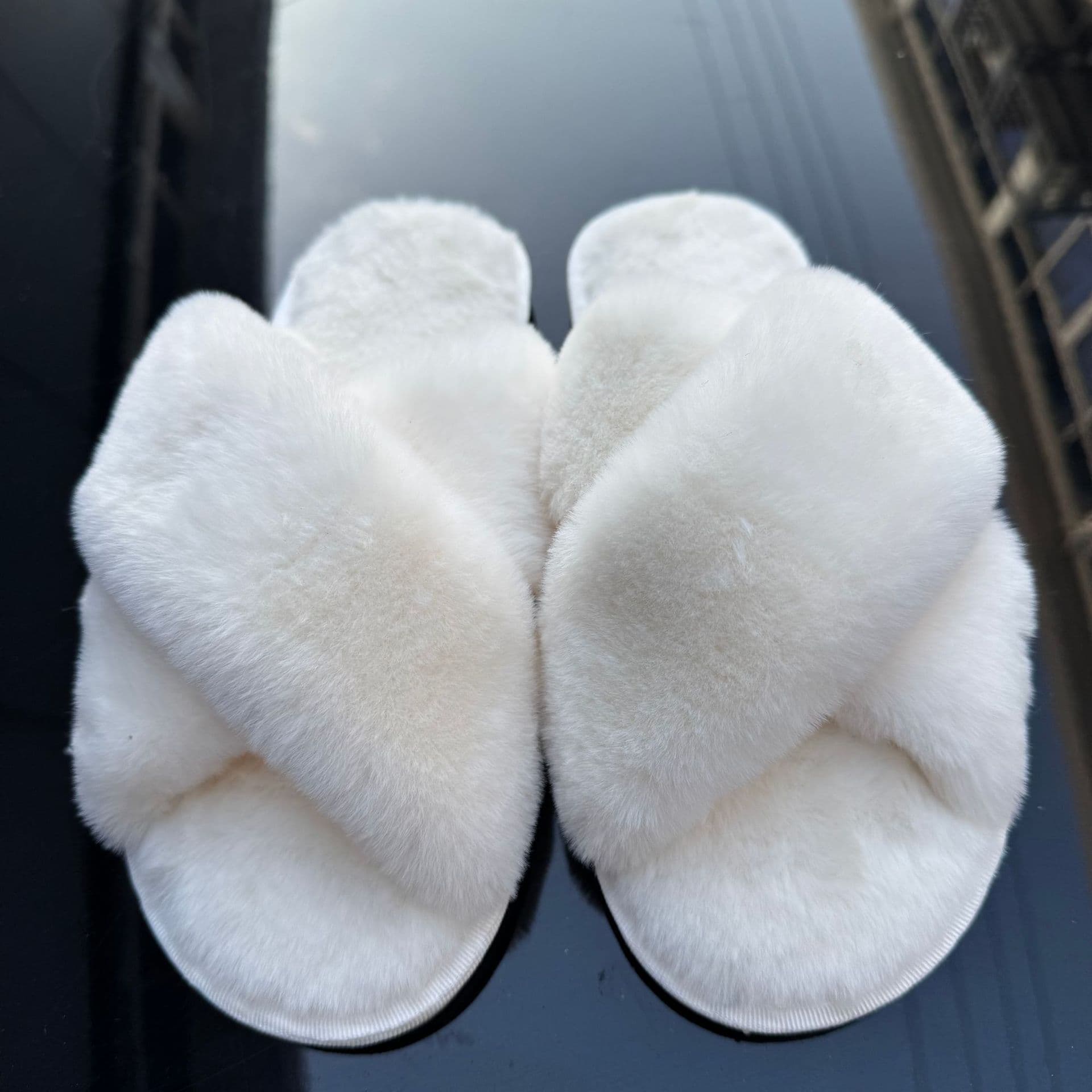 Autumn Winter Plush Fashion Cross Open Toe Furry Slippers Women Flat Non-Slip Cotton Slippers Warm Women's Shoes