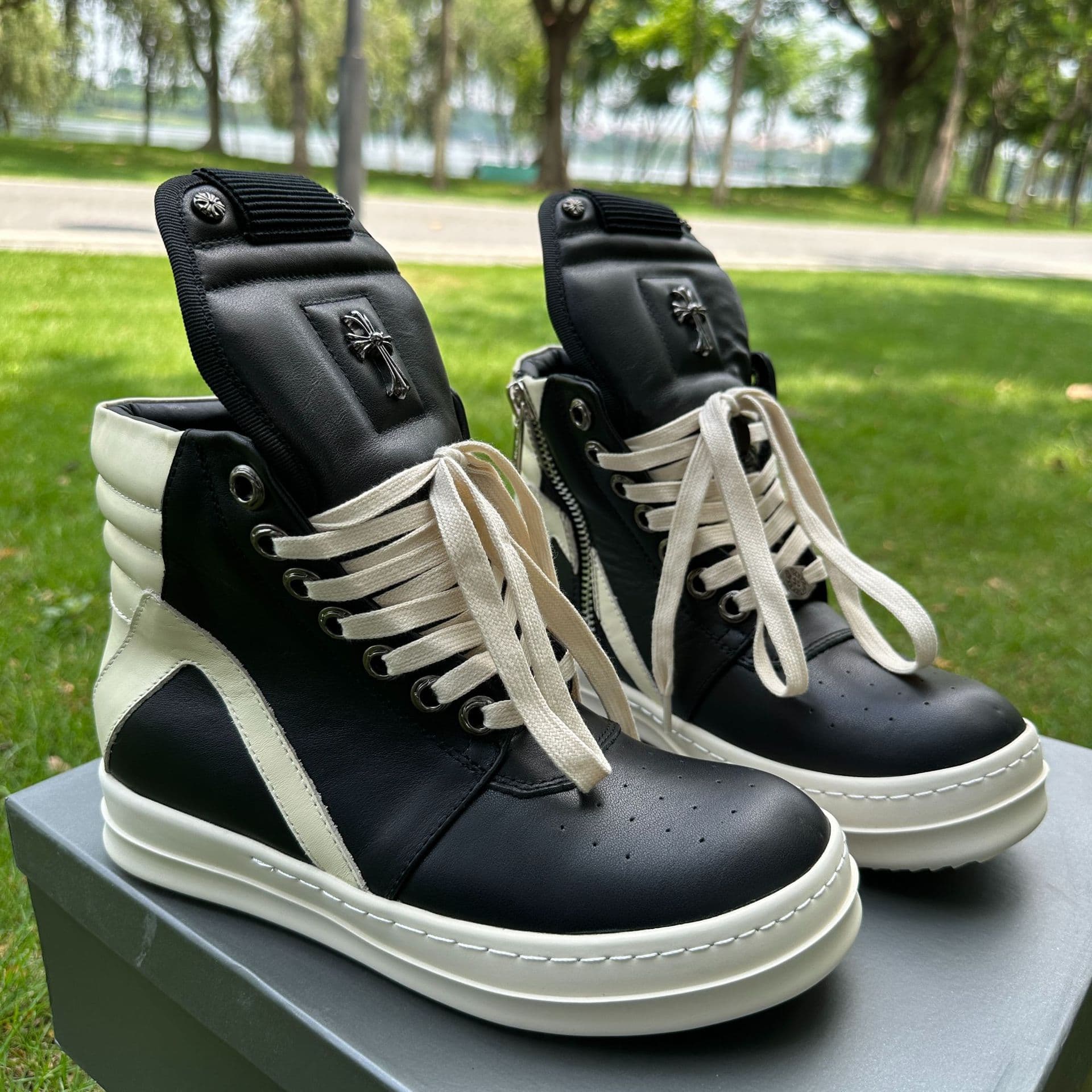 Rick Owens Inverted Triangle Black and White Genuine Leather Large Size Thick Sole High-Top Sneakers Dark European and American Style Unisex Short Boots