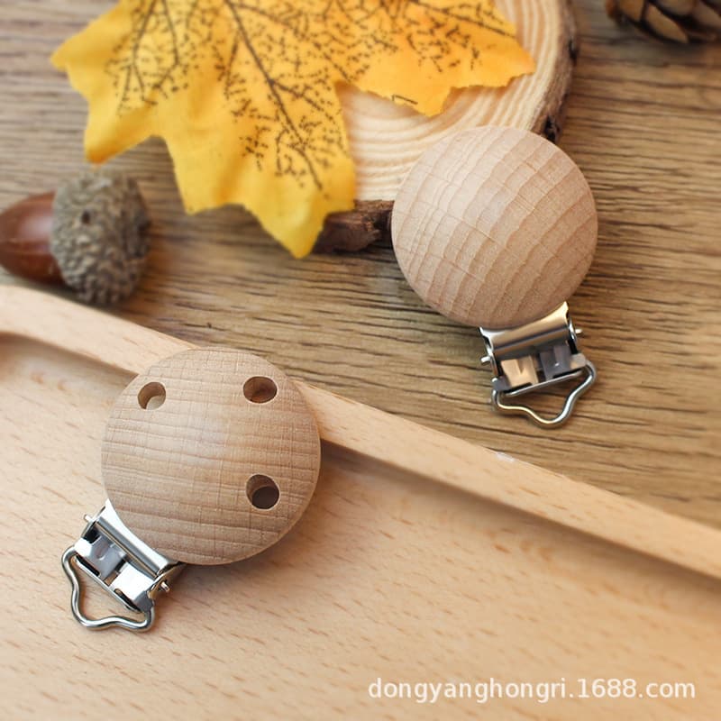 Cross-border wholesale 30mm beech wood pacifier clip DIY baby soothing anti-drop chain clip round three-hole wooden pacifier clip