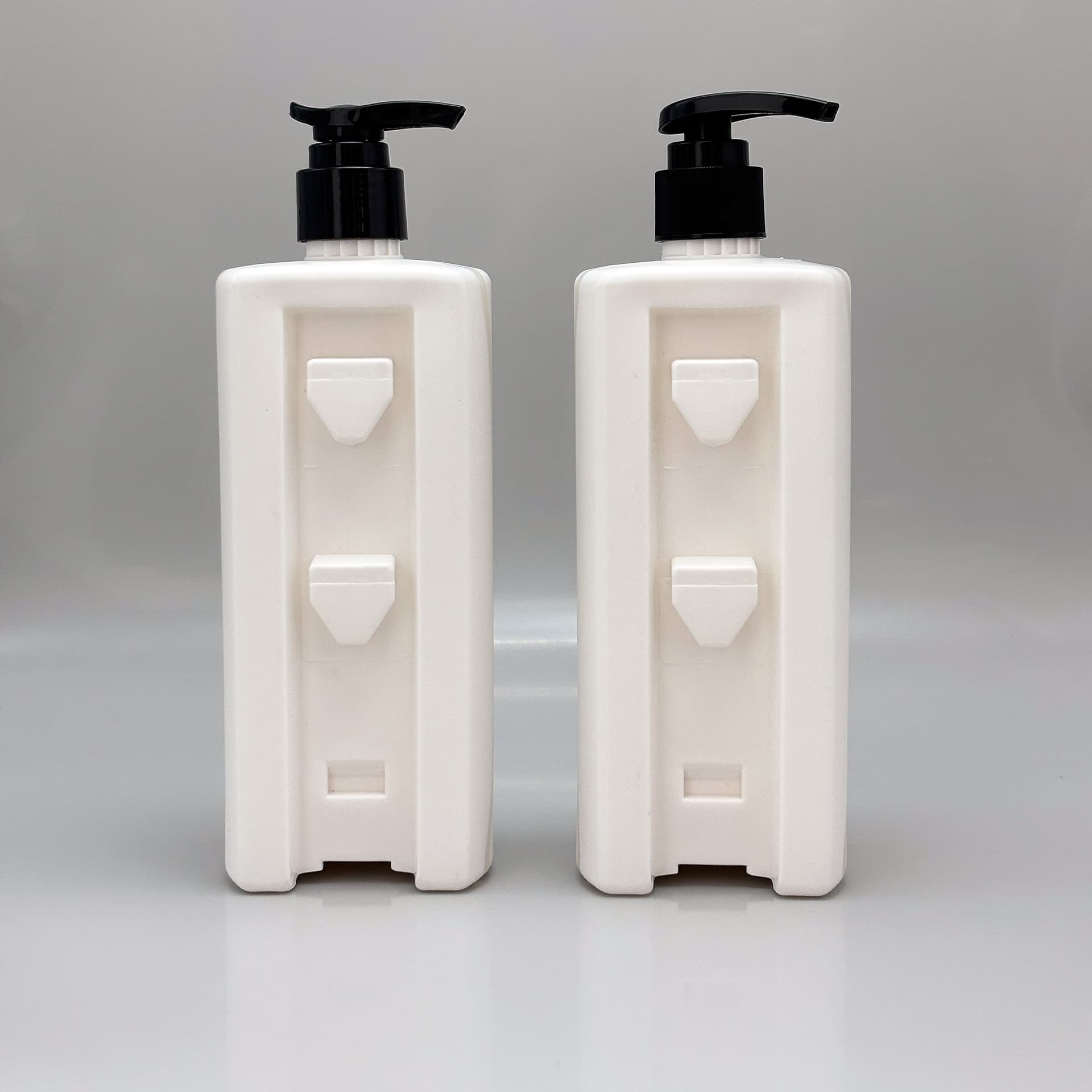 Wholesale 400ml wall-mounted plastic bottles for hotel bathroom shower gel, hand sanitizer, and pump bottles; OEM manufacturing available.