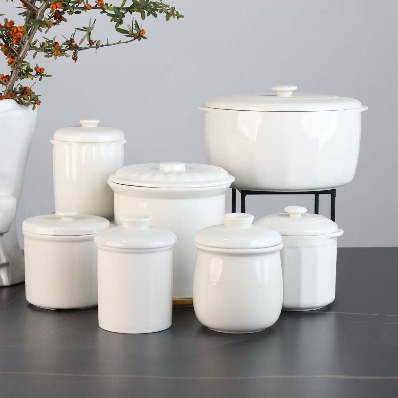 Ceramic stew pot, household water-insulating earthenware pot for stewing soup, small and large capacity steamed egg bowls wholesale.