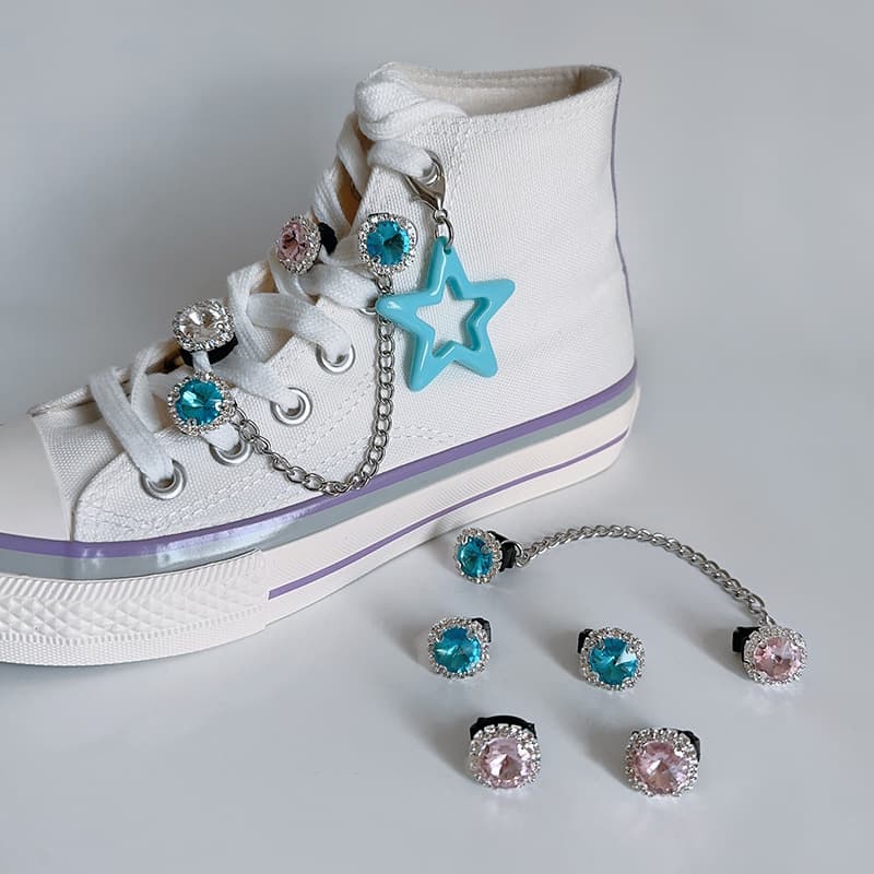 Dopamine-enhanced rhinestone stainless steel chain shoe buckle, a versatile and luxurious canvas shoe accessory with detachable shoe clips, perfect for Instagram-worthy shoes.