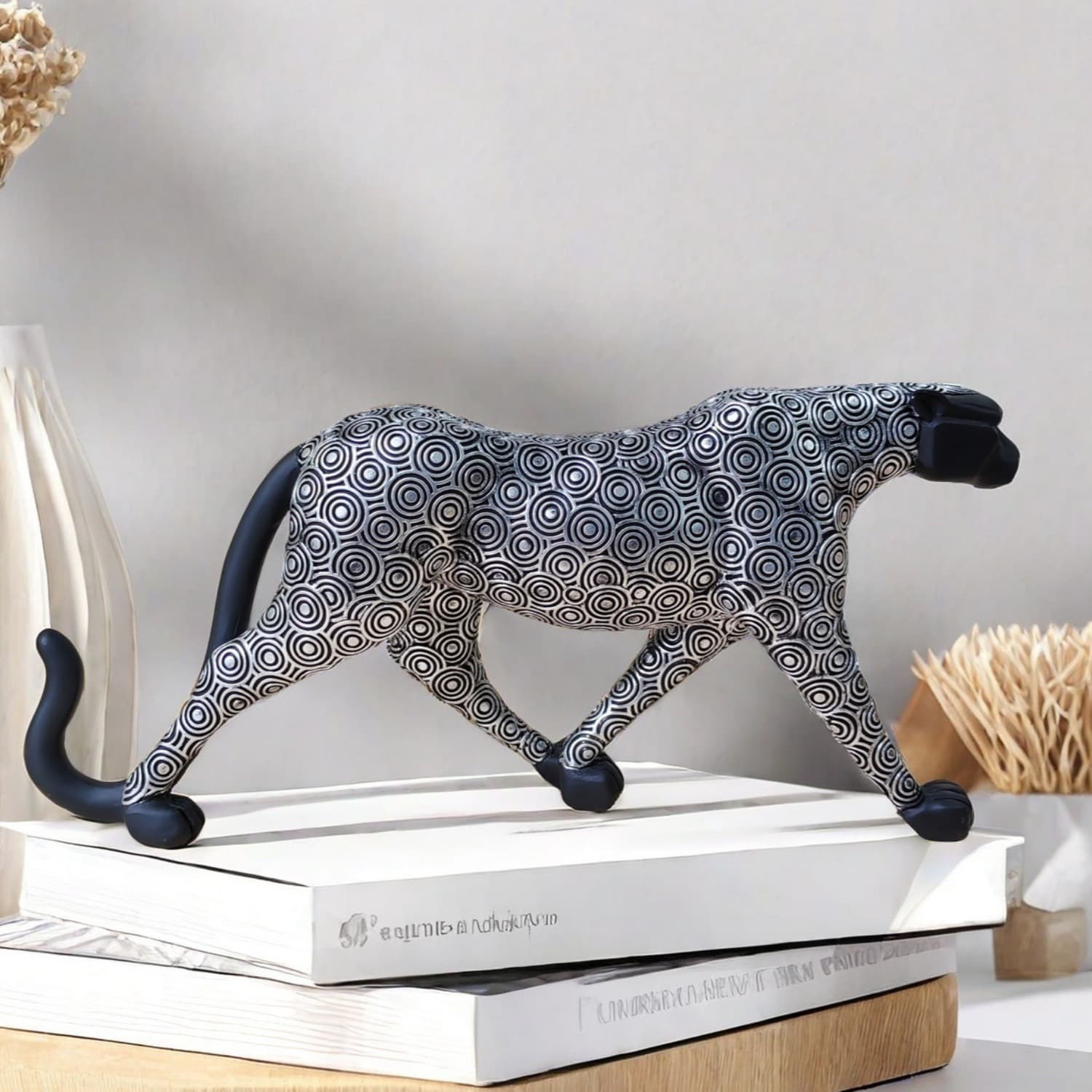 Cross-border Modern Minimalist Creative Leopard Home Decoration Living Room Office Desktop Ornament Resin Crafts