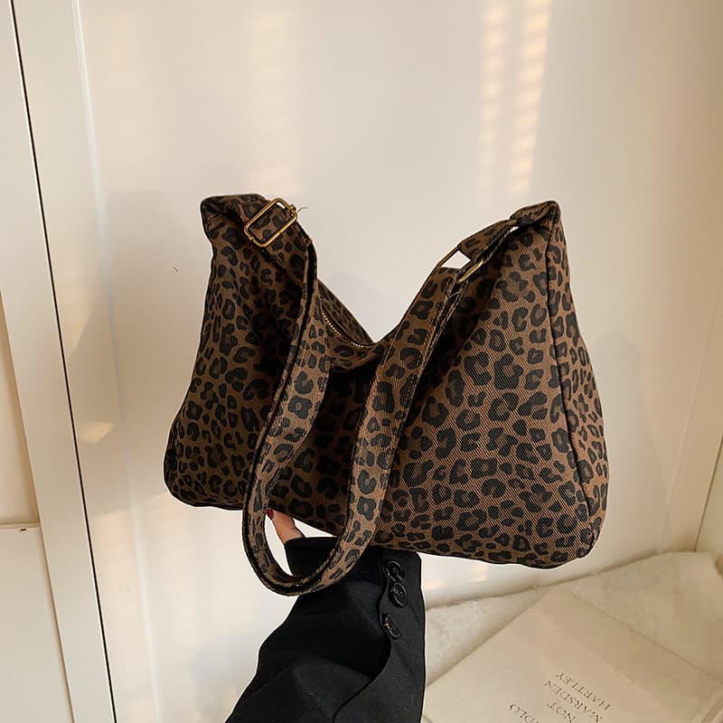 Spring New Leopard Print Shoulder Bag Women's European and American Style Crossbody Cloth Bag Large Capacity Trendy Tote Bag Commuter Underarm Bag