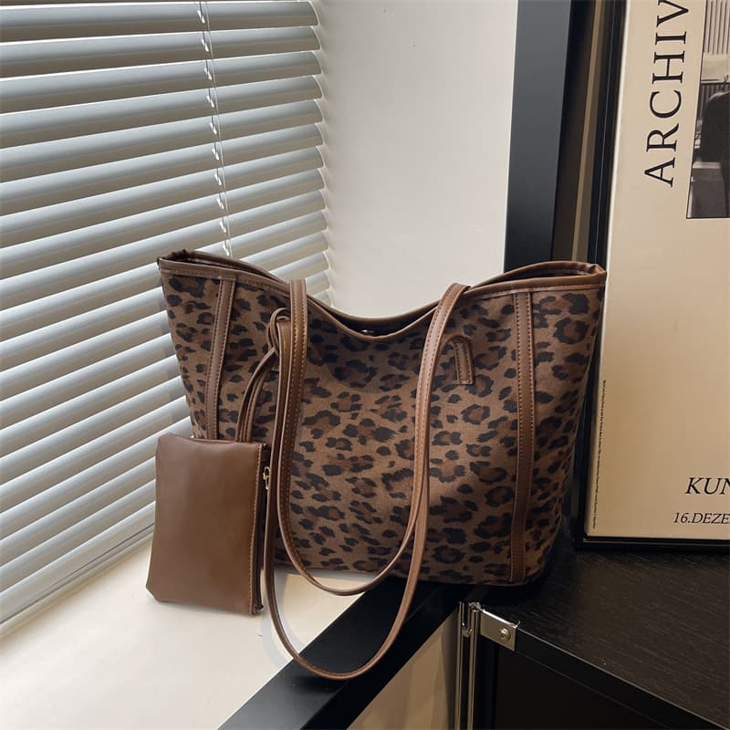 Fashion Leopard Print Large Capacity Bag 2025 Autumn Winter New Women's Commuter Shoulder Bag Vintage Tote Bag Casual