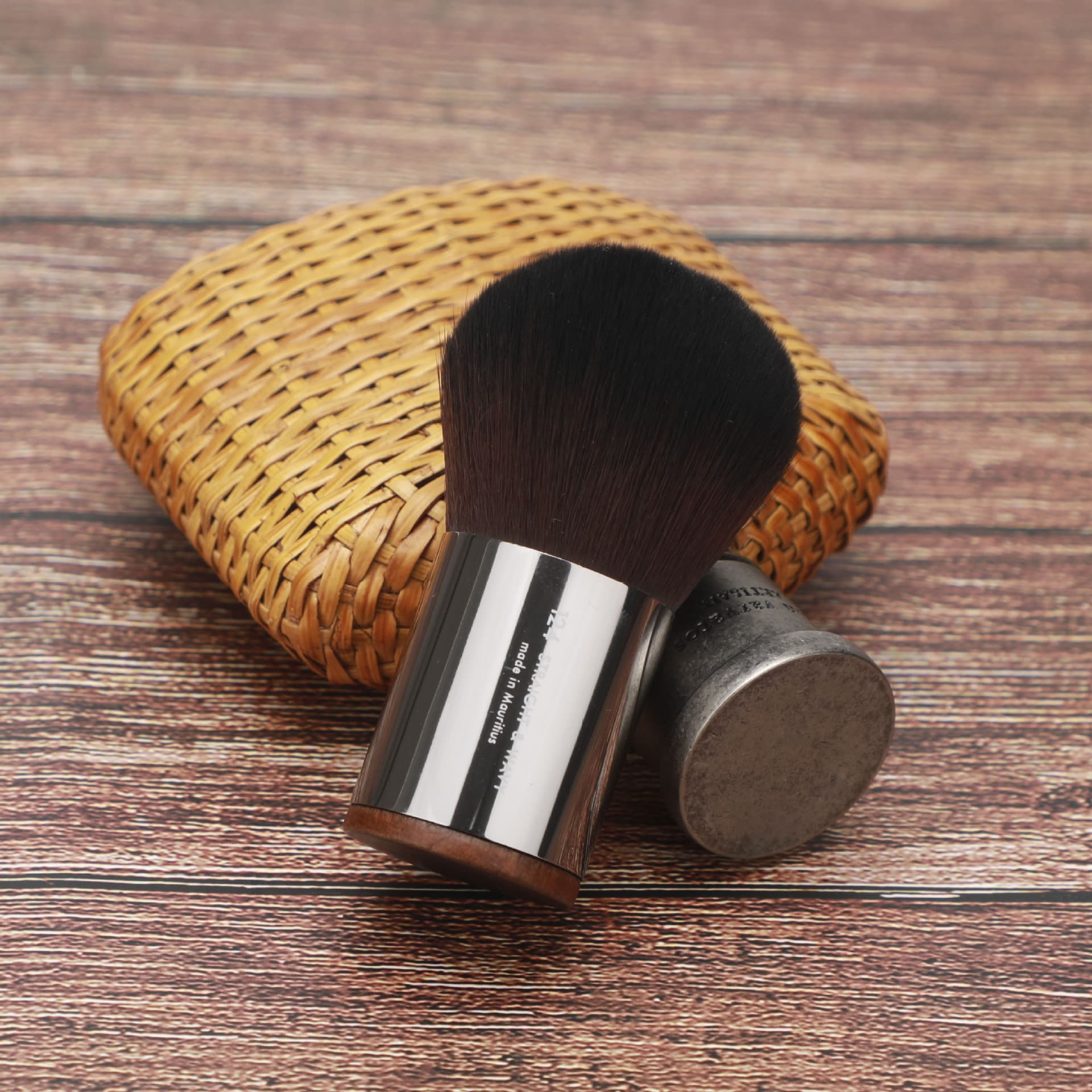 Cangzhou Large Mushroom Head Blush Brush Portable Powder Brush for Outdoor Carry Bag Cosmetic Brush Artificial Fiber Handle