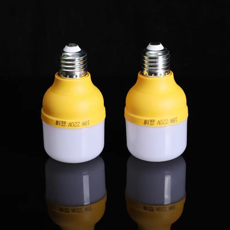 Factory direct supply of 18W yellow screw-type LED light bulbs for wholesale, street vendors, night markets, factories, and home lighting.