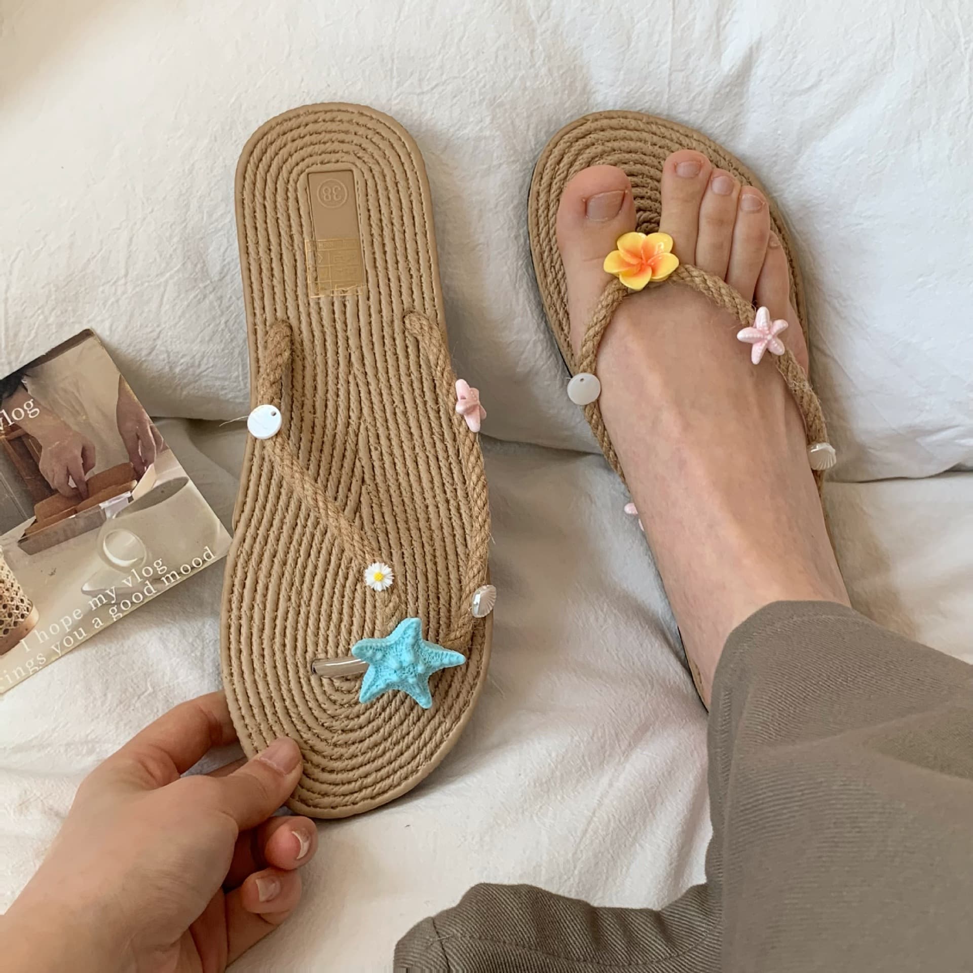 Xiaohongshu Same Style Flip-Flops Summer Beach Vacation Starfish Woven Straw Sandals Flat Non-Slip Slippers
