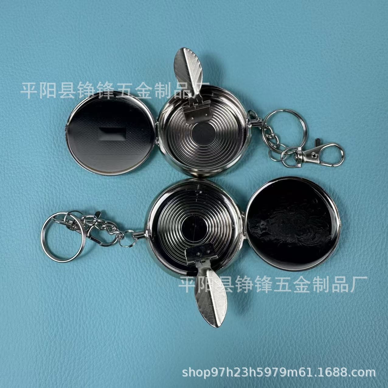 Factory Wholesale Keychain Portable Ashtray Pocket Watch Shape Metal Ashtray Simulation Ashtray Ashtray