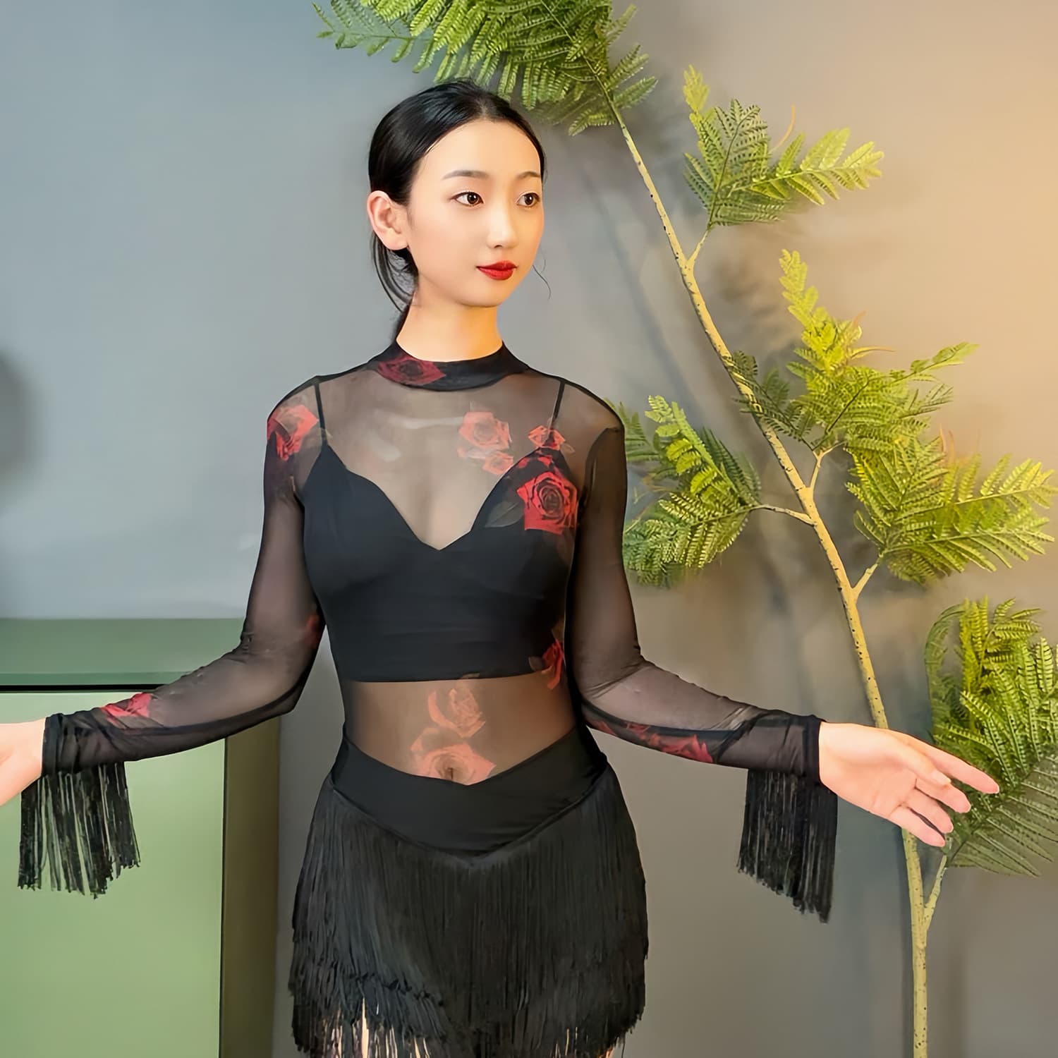 2025 new Latin dancewear with a mock neck, mesh fringe top, dance practice outfit, slim-fit modern bodysuit.