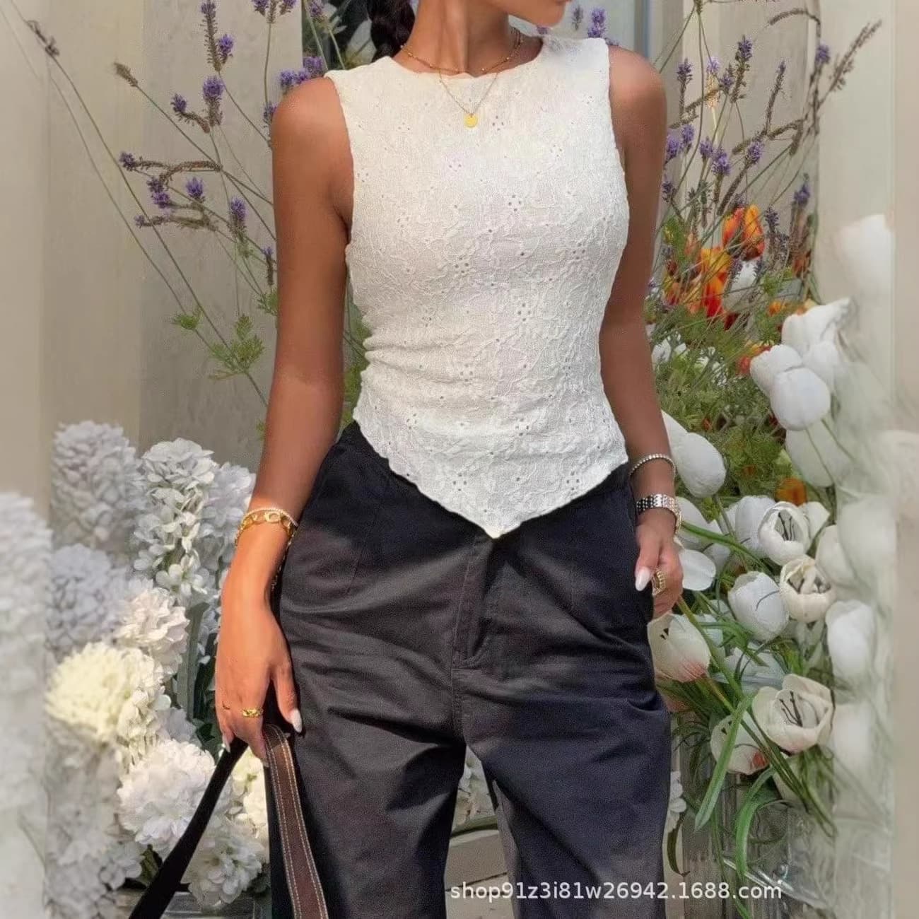 New Summer Style White Lace Sleeveless Vest, French Retro Style, Irregular Hem, Slim Fit Short Top