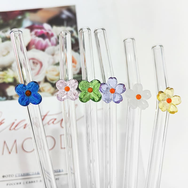 Creative Small Flower-Shaped Glass Straws, Four-Petal Flower Design, Fresh High Borosilicate Five-Petal Flower Straws, New Cross-Border Best-Selling Models
