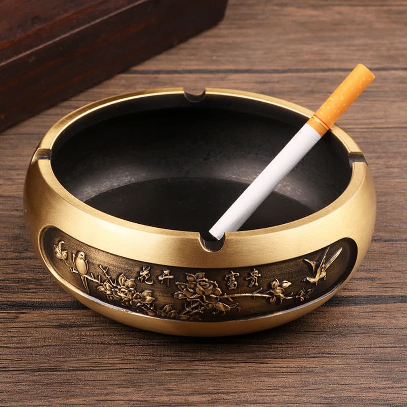 Creative high-end pure brass old large ashtray with blooming flowers and rich office desktop gifts for men