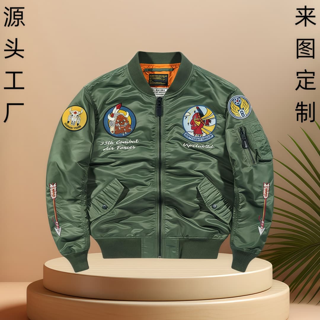 Custom-made loose-fitting quilted bomber jacket for men with zippered pockets, embroidered stand-up collar, baseball jacket.