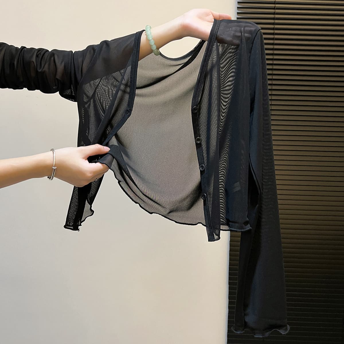 Autumn and winter tulle shawl with suspender skirt, design blouse, air-conditioned room jacket, black sun protection cardigan for women