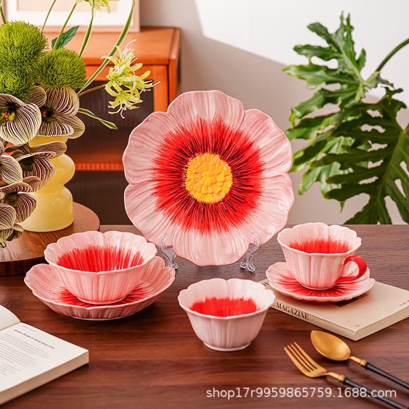 Hand-painted Coffee Cup and Saucer Set, Artistic Design for Women, High-End Latte Cup, Exquisite Coffee Cup and Saucer Set