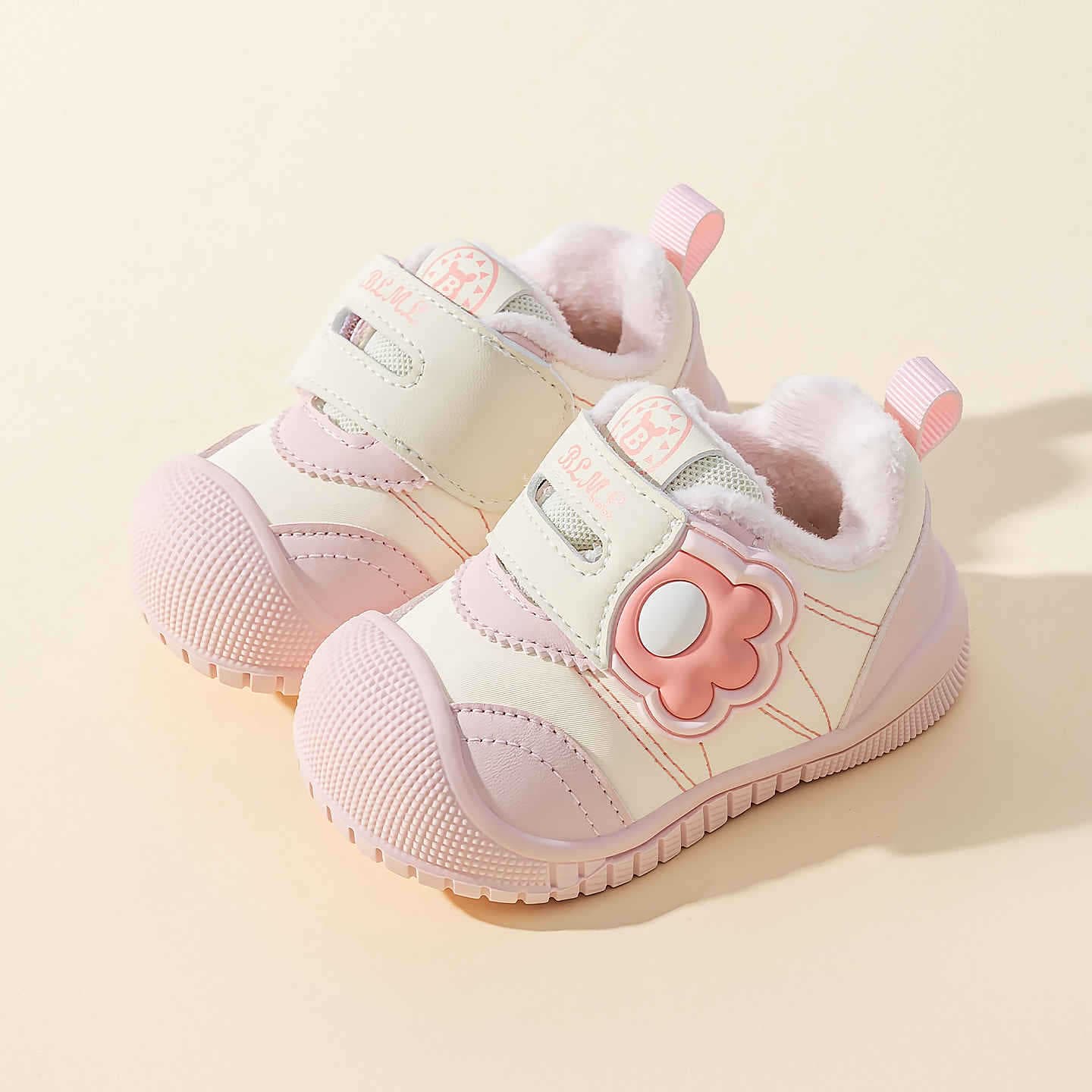 Bulamile 2025 winter new style boys' fleece-lined walking shoes leather surface girls' soft-soled anti-slip double cotton shoes