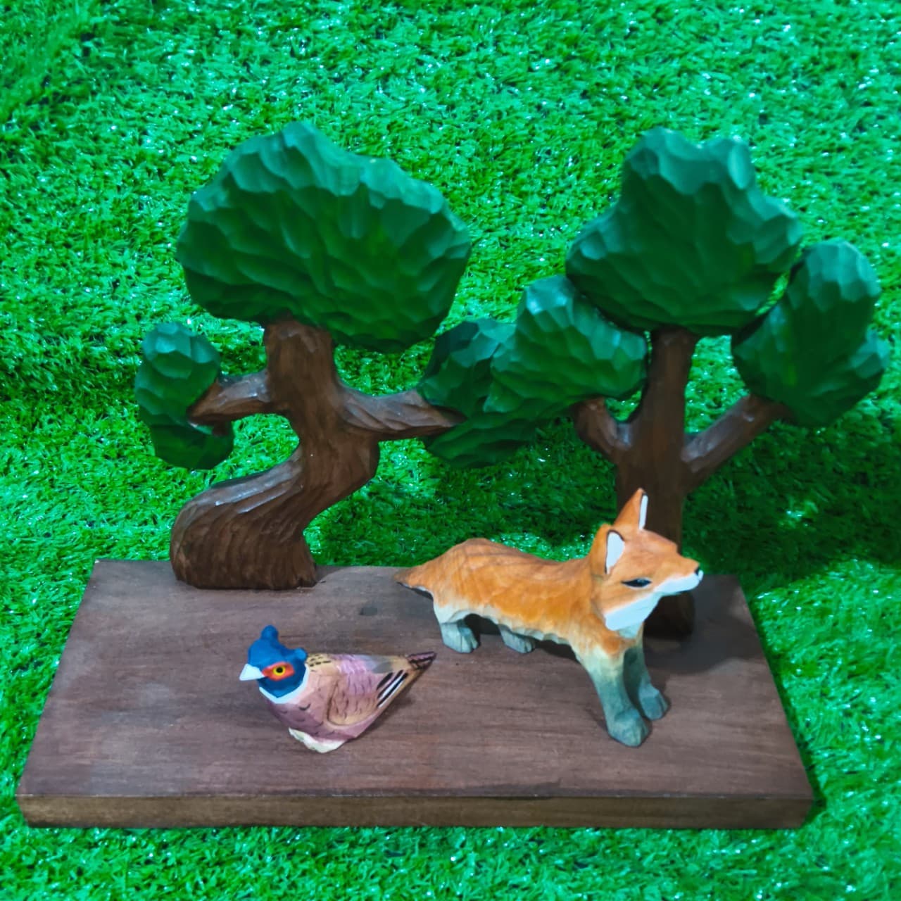 Wood carving animal pendulum fox pheasant solid wood carving wooden crafts hand-painted desktop decorations directly supplied from the manufacturer