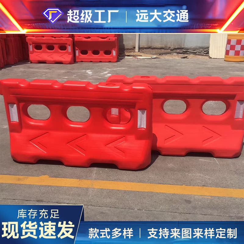 Three-hole water-filled barriers, blow-molded reflective water-filled barriers, water-filled sand-filled construction warning barriers, anti-collision barrels wholesale.