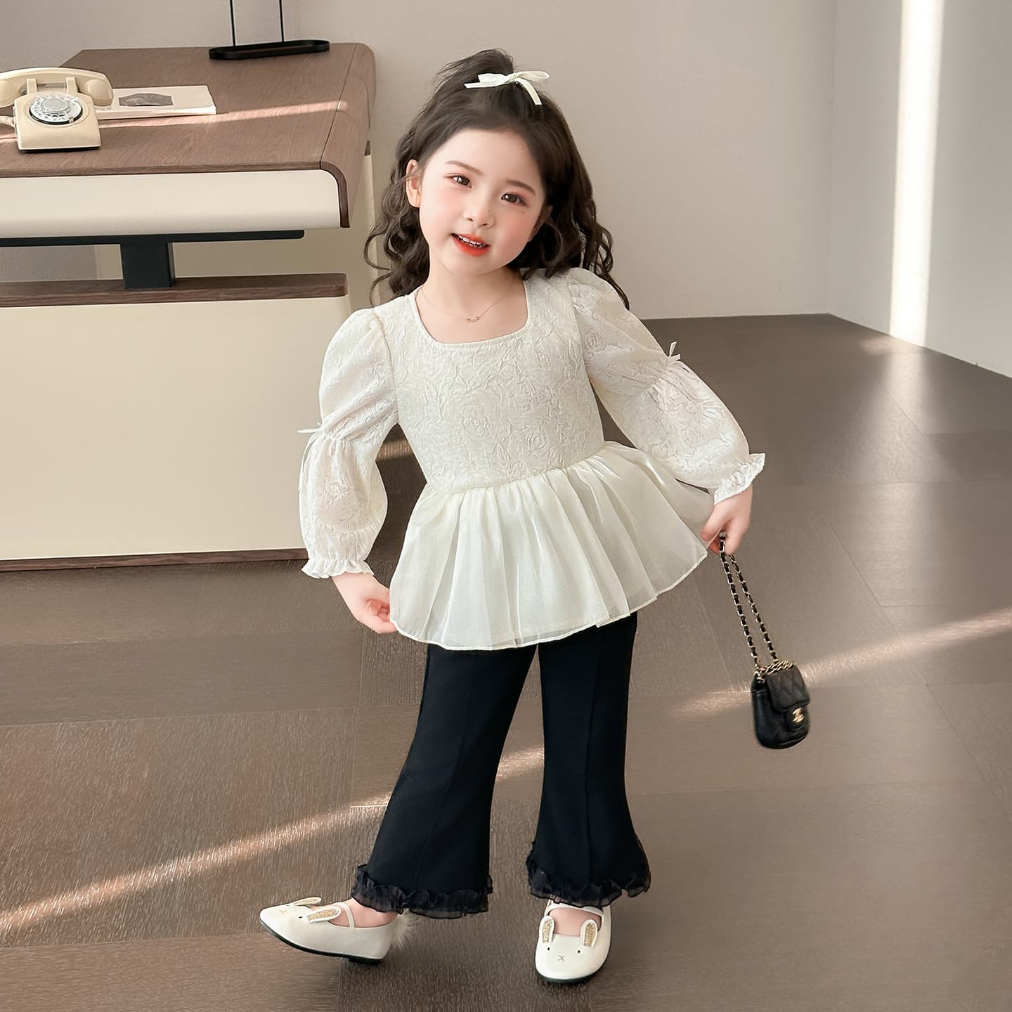 Girls' Autumn Clothes Set, Very Good-looking and Western-style Baby Doll Shirts and Flared Pants Two-piece Set 2026 New Fashion Children's Clothes