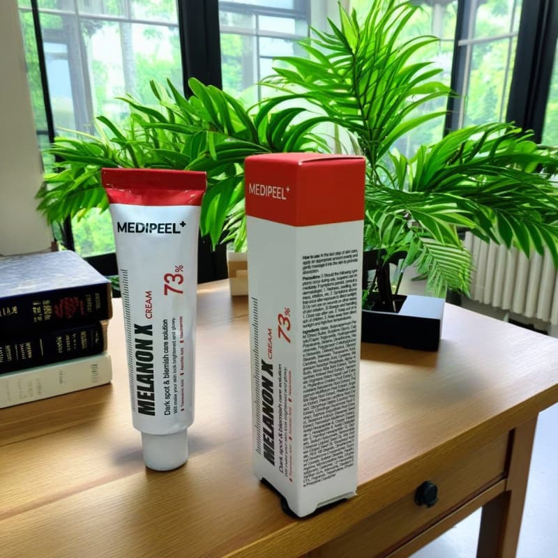 MEDIPEEL Spot Removal Cream 30g provides intensive care for blemishes caused by excessive melanin deposition.