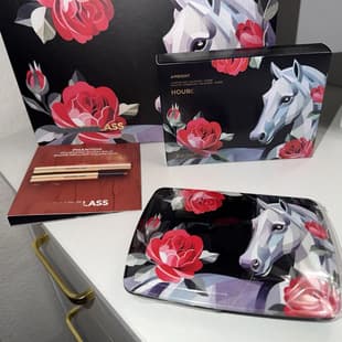 Hot-selling new H-brand six-color face blush palette: Red Horse, Swan, Deer, Fox, Hourglass Limited Edition